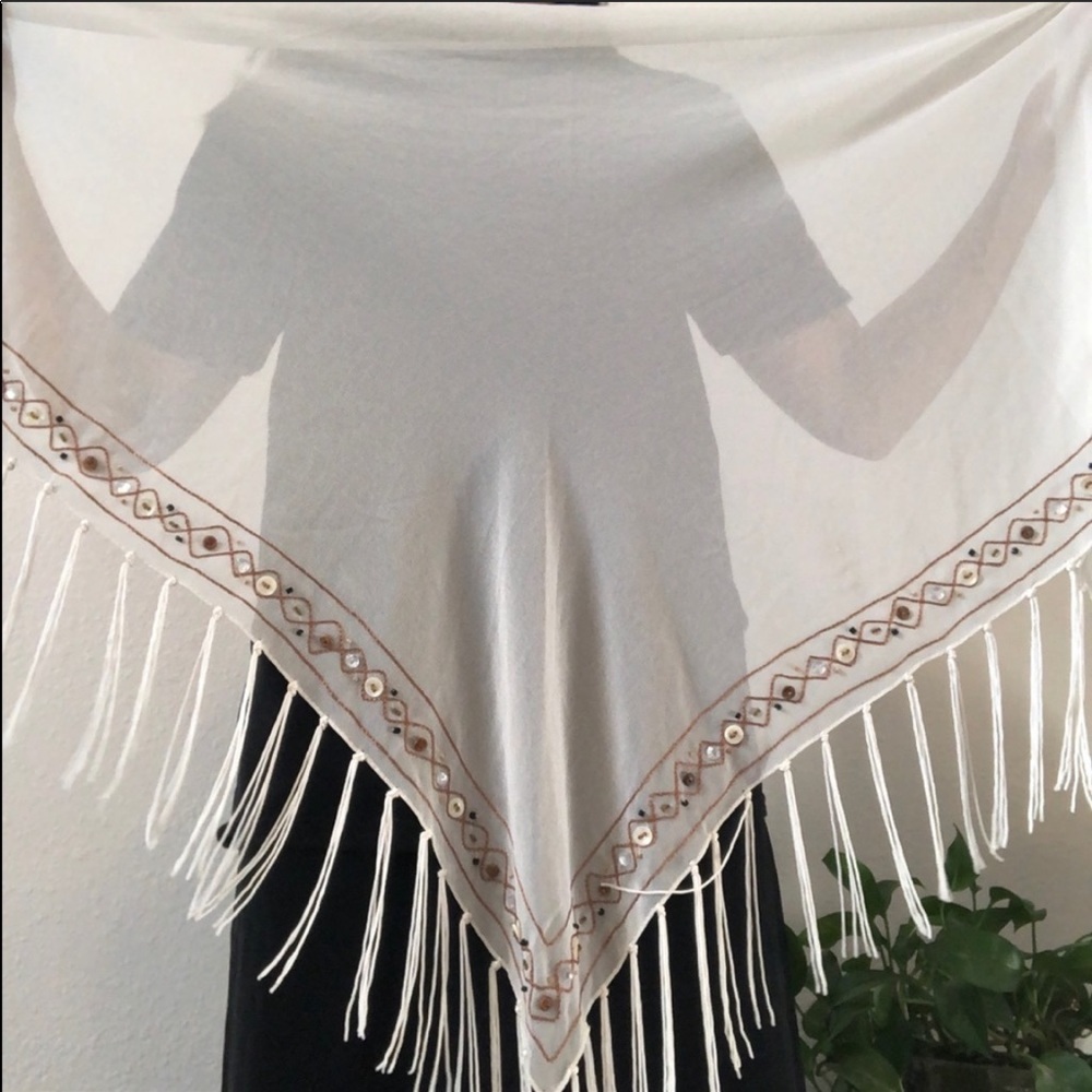Triangle beige scarf with fringe tassels